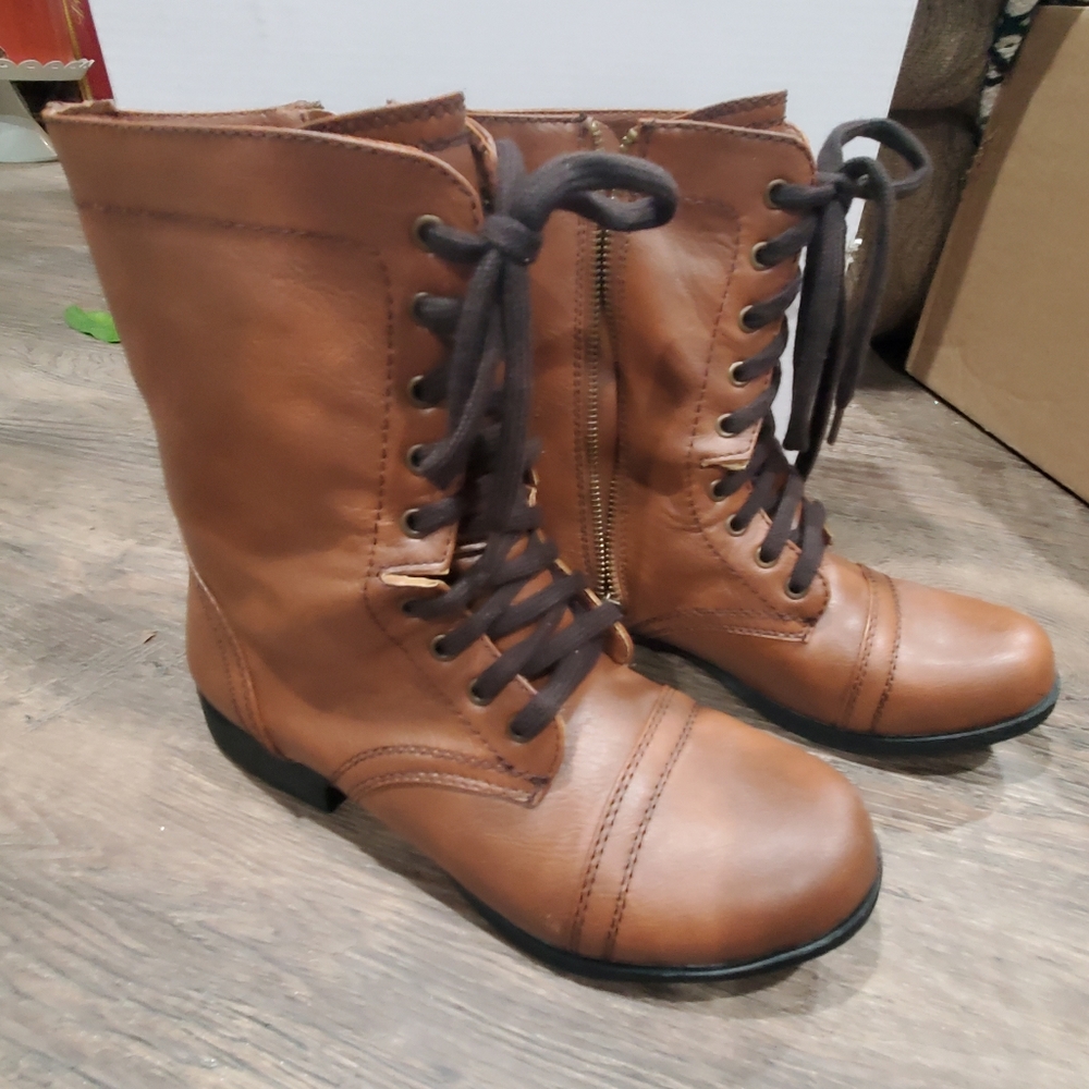 Cognac lace up boots